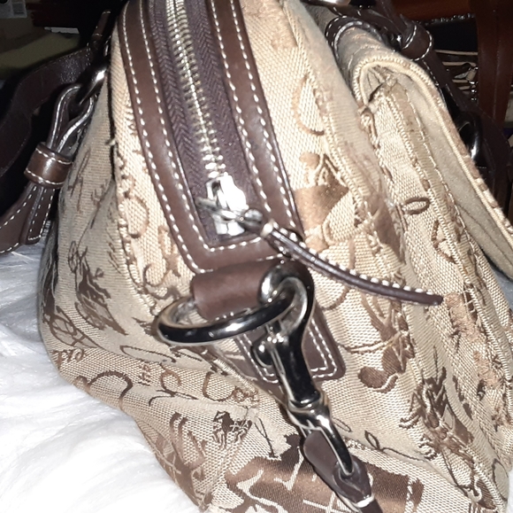 Coach - Picture 4 of 6